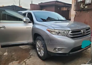 Toyota Highlander Limited 3.5l 4WD 2013 Silver