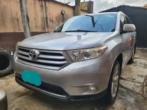 Toyota Highlander Limited 3.5l 4WD 2013 Silver