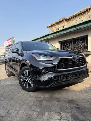 Toyota Highlander XLE 2022 Black