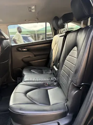Toyota Highlander XLE 2022 Black