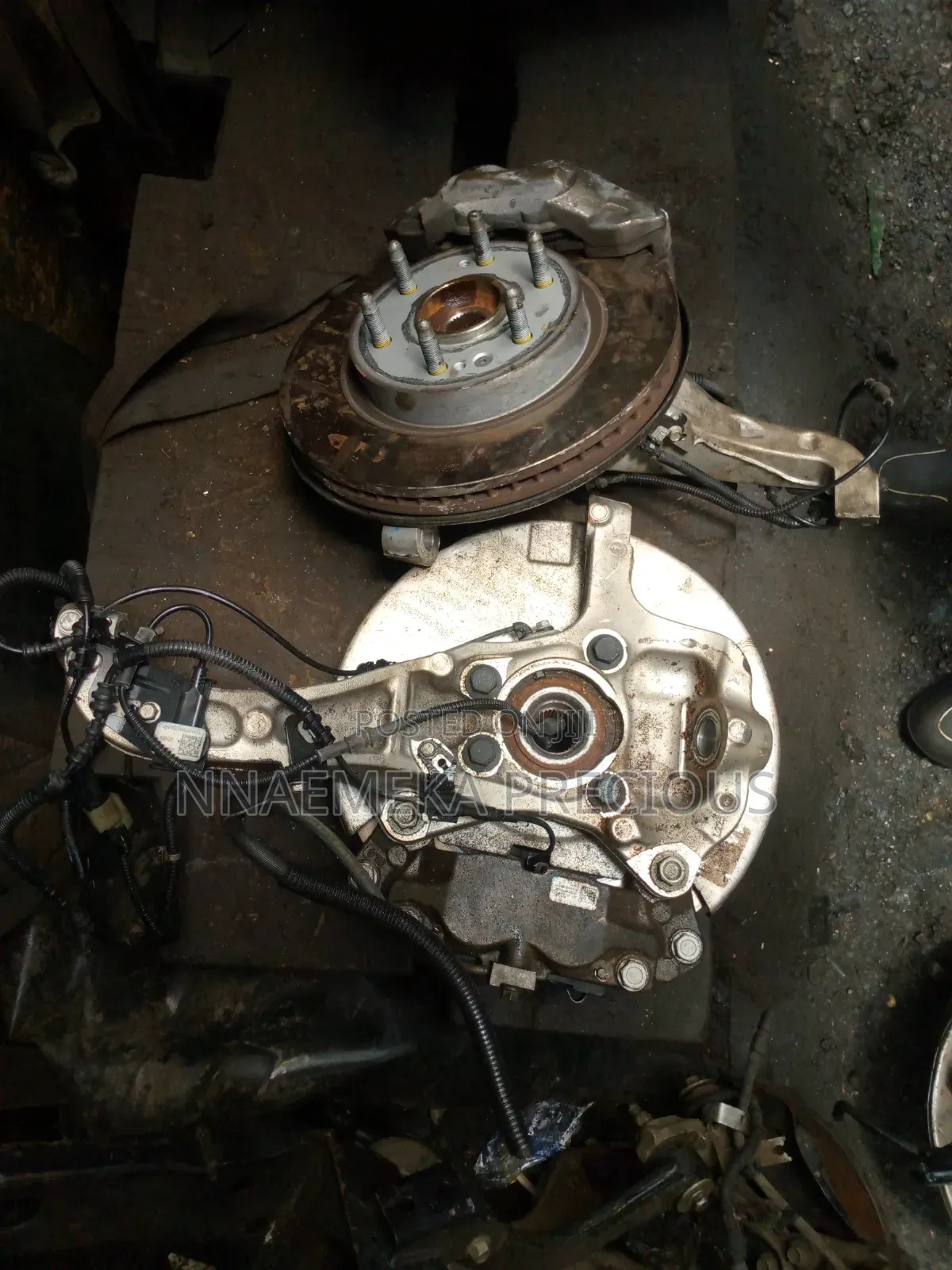 Escalade 2020 Front Hub