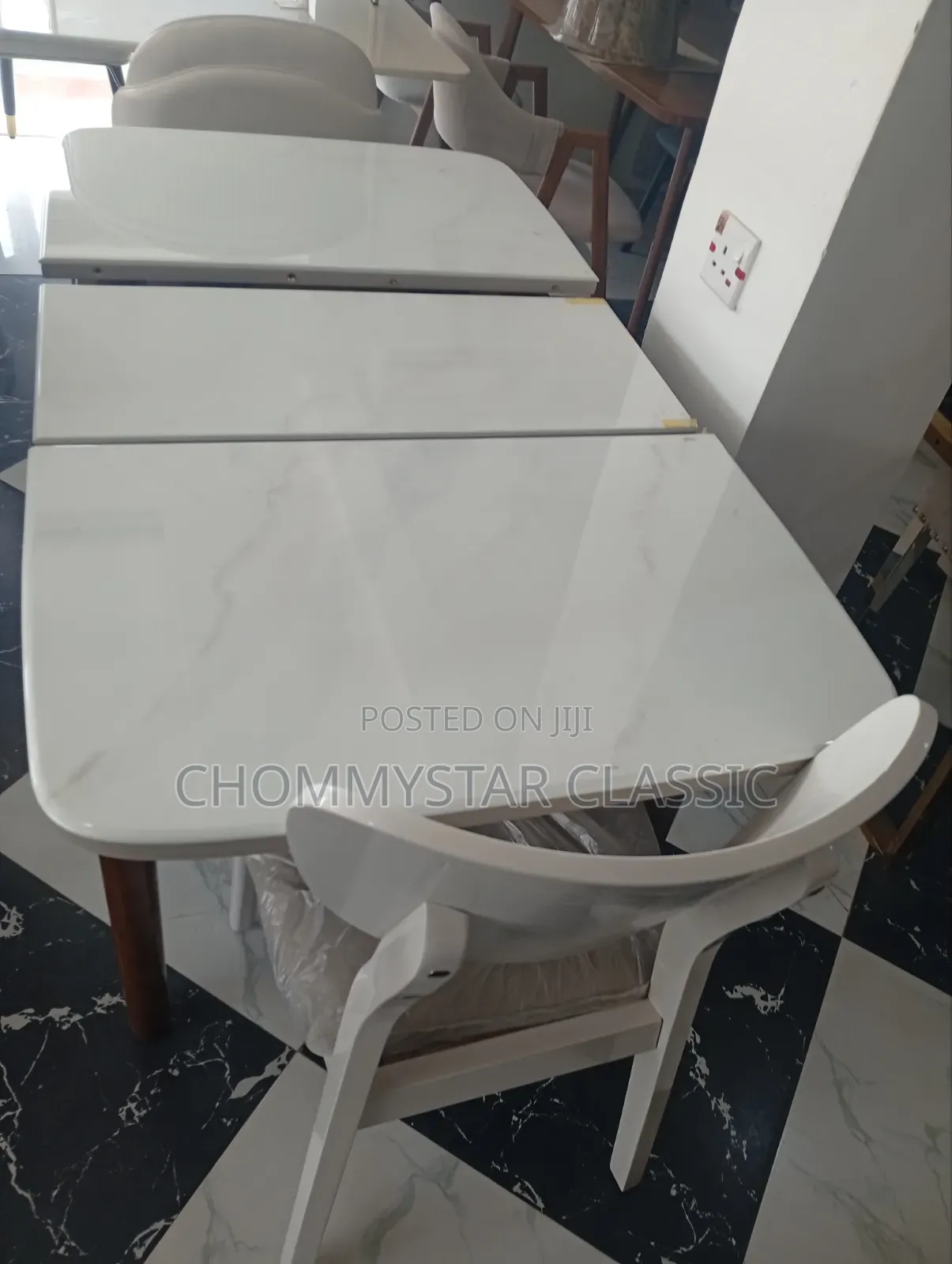 Adjustable Dining Table