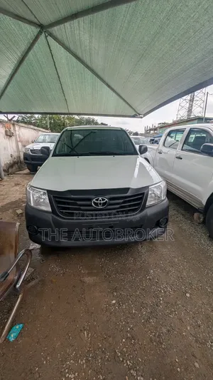 Toyota Hilux 2013 White