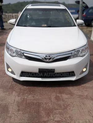 Toyota Camry XLE 4dr Sedan (2.5L 4cyl 6A) 2014 White