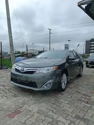 Toyota Camry XLE V6 4dr Sedan (3.5L 6cyl 6A) 2013