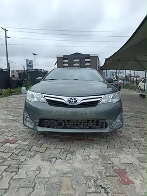 Toyota Camry XLE V6 4dr Sedan (3.5L 6cyl 6A) 2013