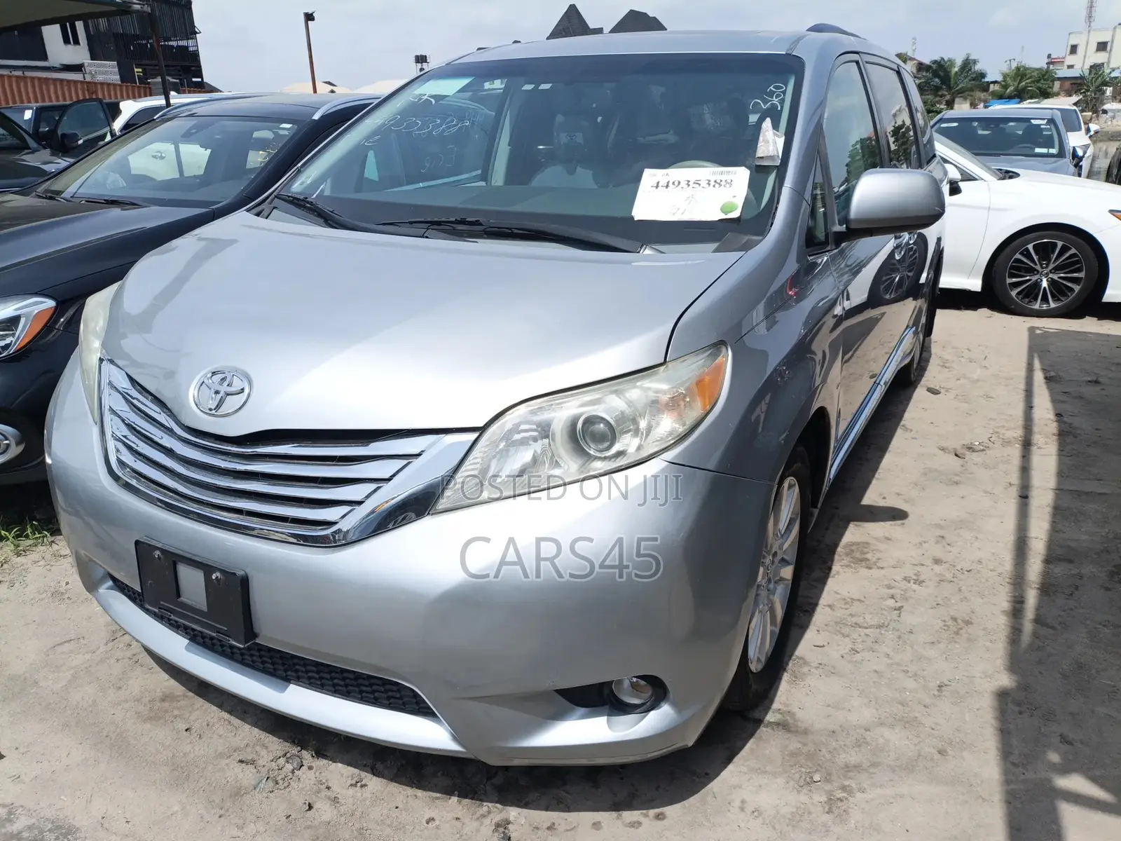 Toyota Sienna 2011 Silver