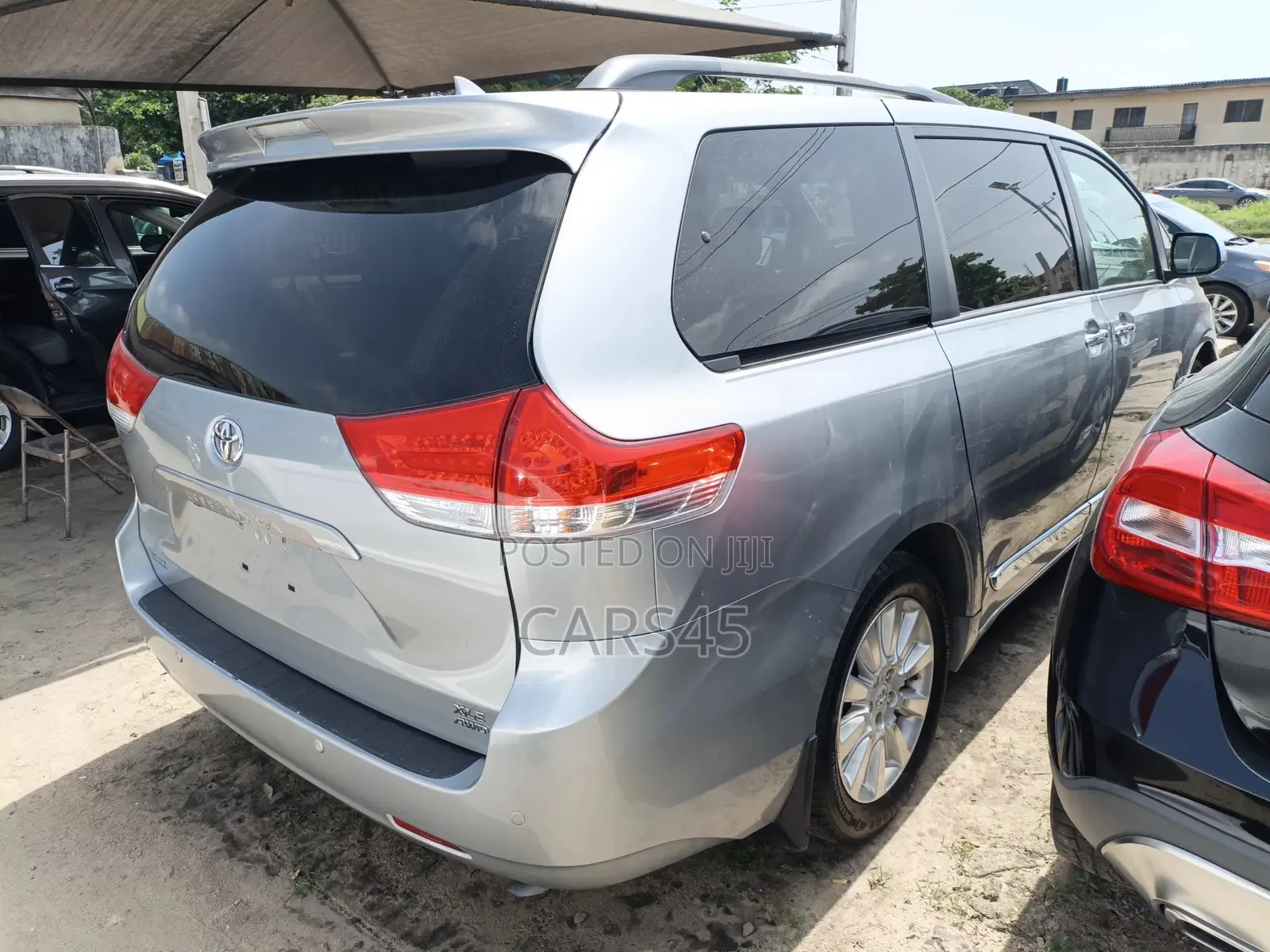 Toyota Sienna 2011 Silver