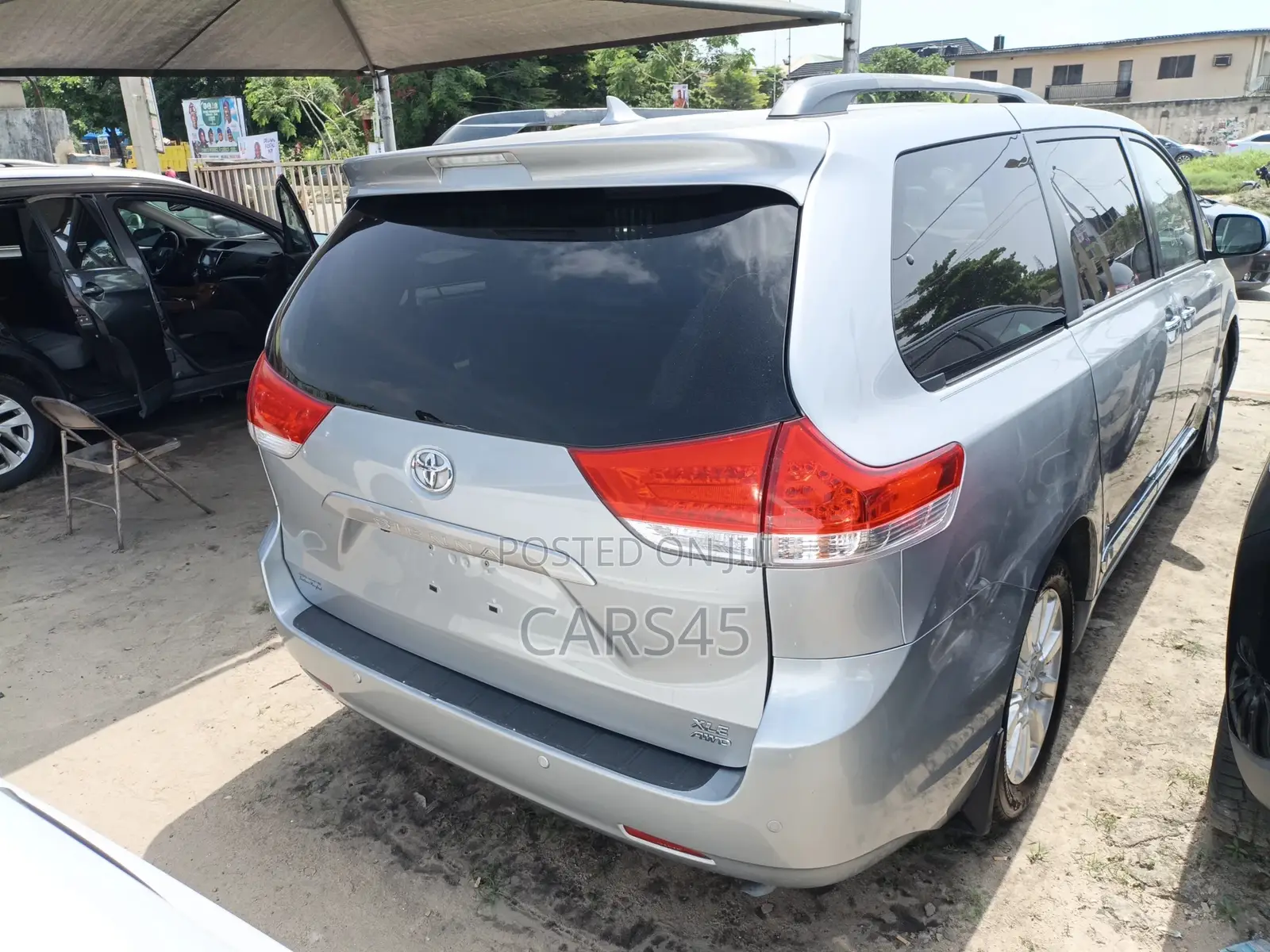 Toyota Sienna 2011 Silver