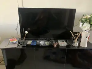 LG Smart TV (32") Plus TV Stand