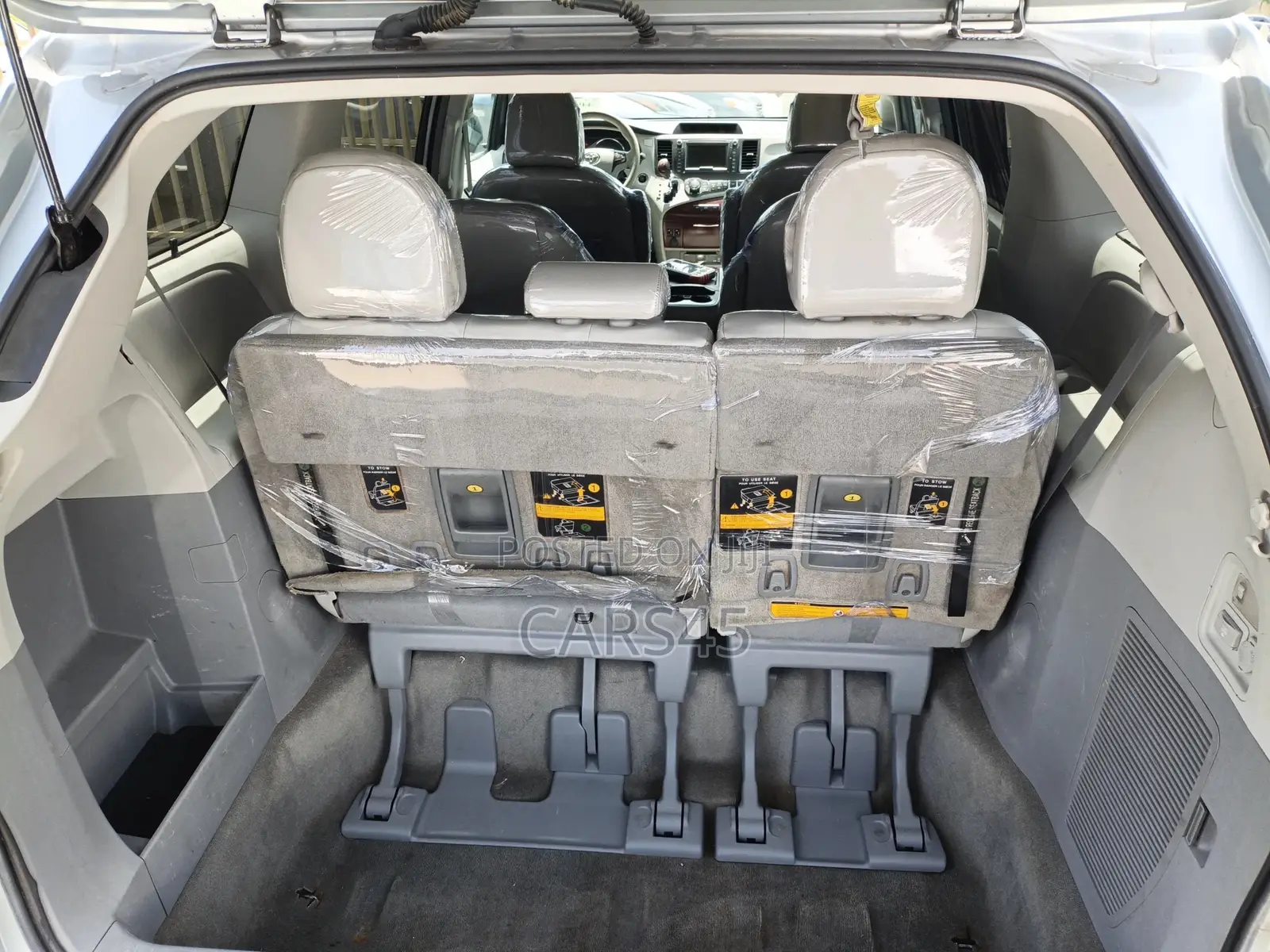 Toyota Sienna 2011 Silver