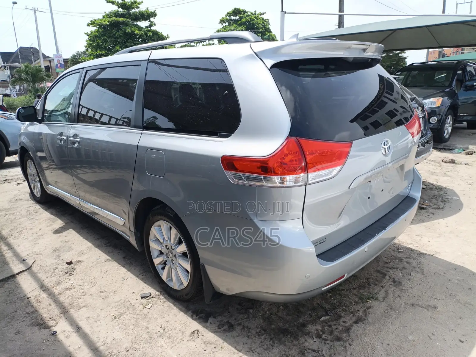 Toyota Sienna 2011 Silver