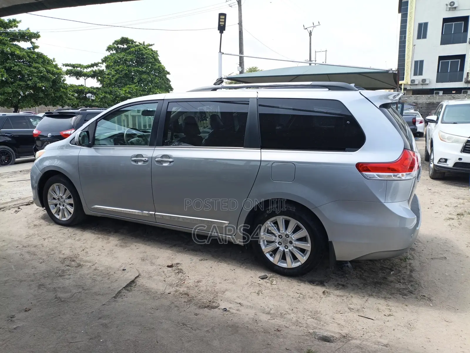 Toyota Sienna 2011 Silver