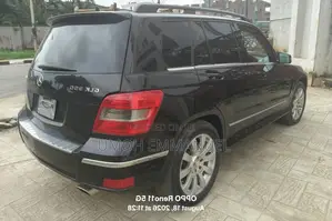 Mercedes-Benz GLK-Class Base GLK 350 4dr AWD 4MATIC (3.5L 6cyl 7A) 2015