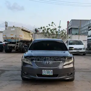 Toyota Camry SE 4dr Sedan (2.4L 4cyl 5A) 2009 Gold