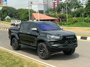 Toyota Hilux 2019 Black