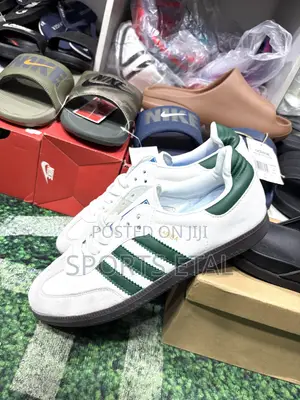 Adidas Sneakers