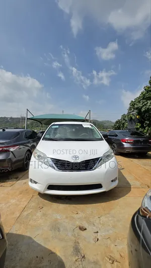 Toyota Sienna LE 8 Passenger 2012 White