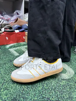 Adidas Sneakers