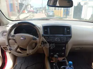Nissan Pathfinder 2014 Red