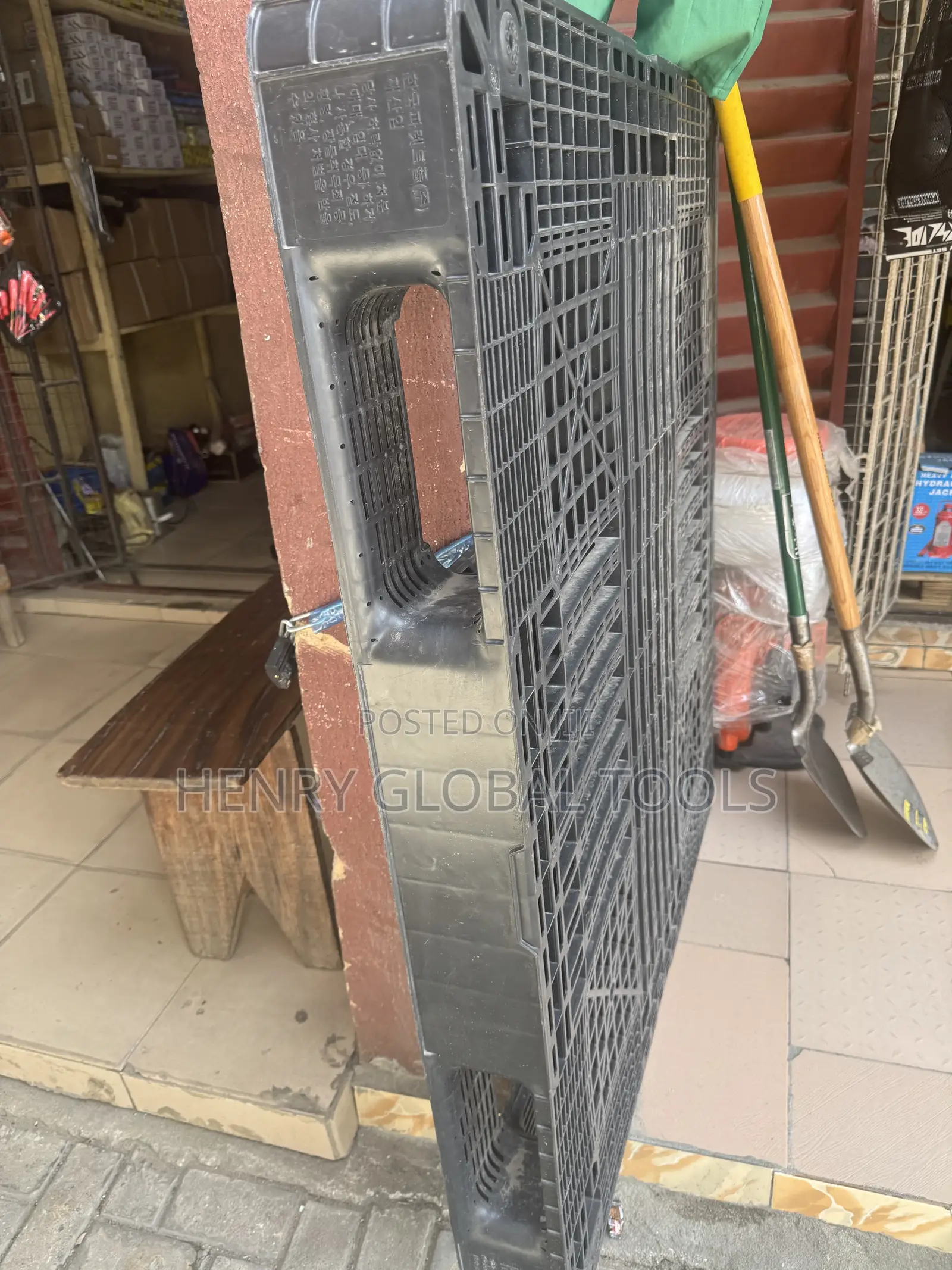 Heavy-Duty Plastic Pallet