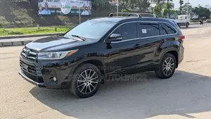 Toyota Highlander SE 4x4 V6 (3.5L 6cyl 8A) 2017 Black