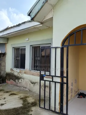2bdrm Bungalow in Phase 1 Estate, Gwagwalada for sale