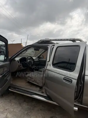 Nissan Frontier 2004 Gray