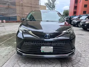 Toyota Sienna XLE 2022 Black