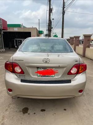 Toyota Corolla LE 4dr Sedan (1.8L 4cyl 4A) 2010 Silver