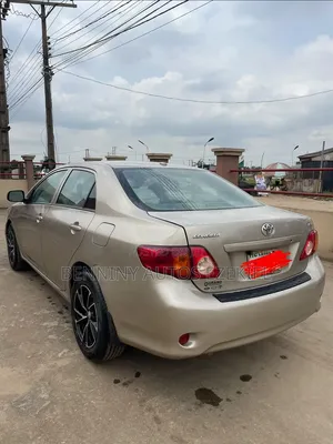 Toyota Corolla LE 4dr Sedan (1.8L 4cyl 4A) 2010 Silver