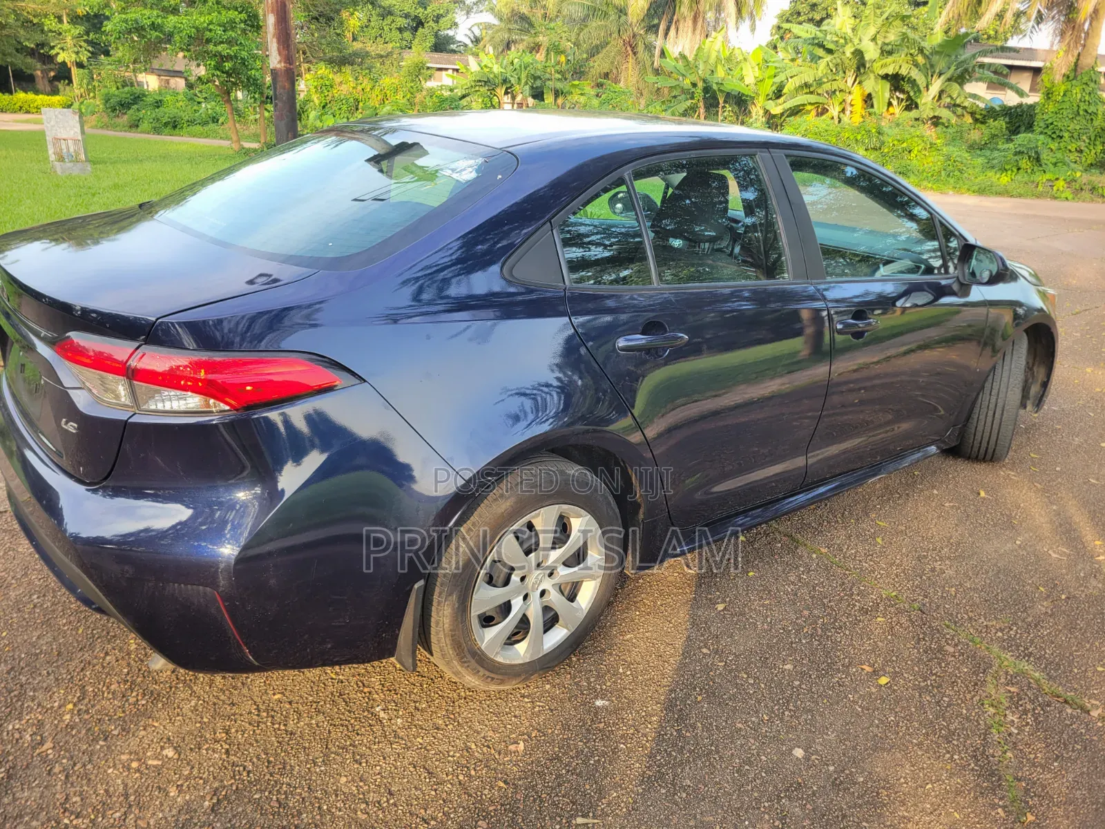 Toyota Corolla LE 2020 Blue