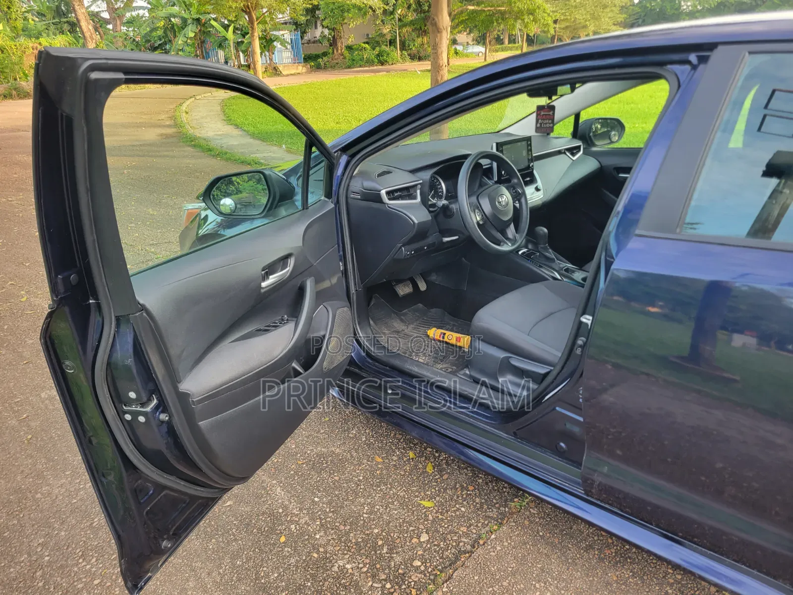 Toyota Corolla LE 2020 Blue