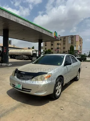 Toyota Camry LE 4dr Sedan (2.4L 4cyl 4A) 2004 Gold
