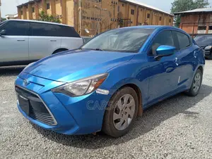 Toyota Yaris 2017 Blue