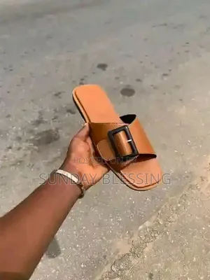 B Best Footwears