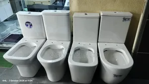 Modern Close-Coupled Toilet Suite 