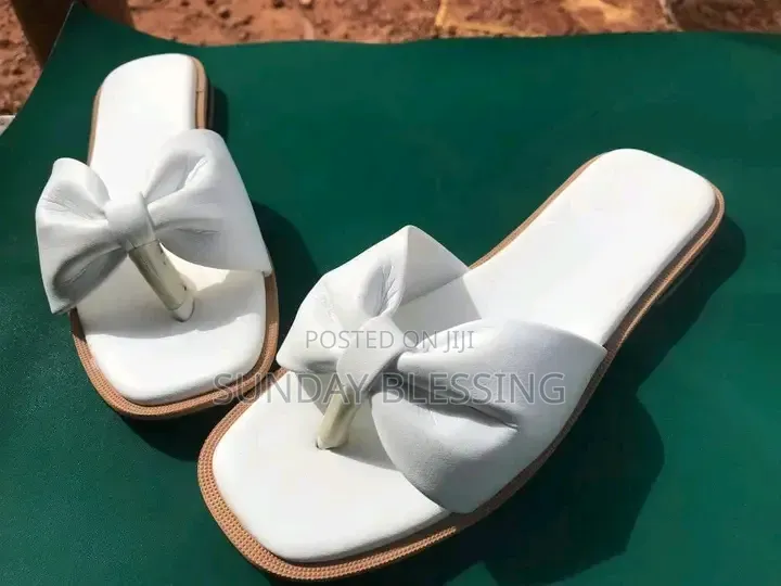 B Best Footwears