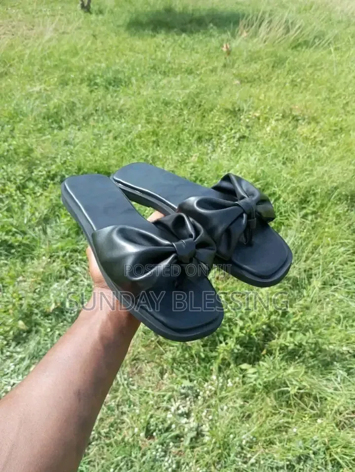 B Best Footwears