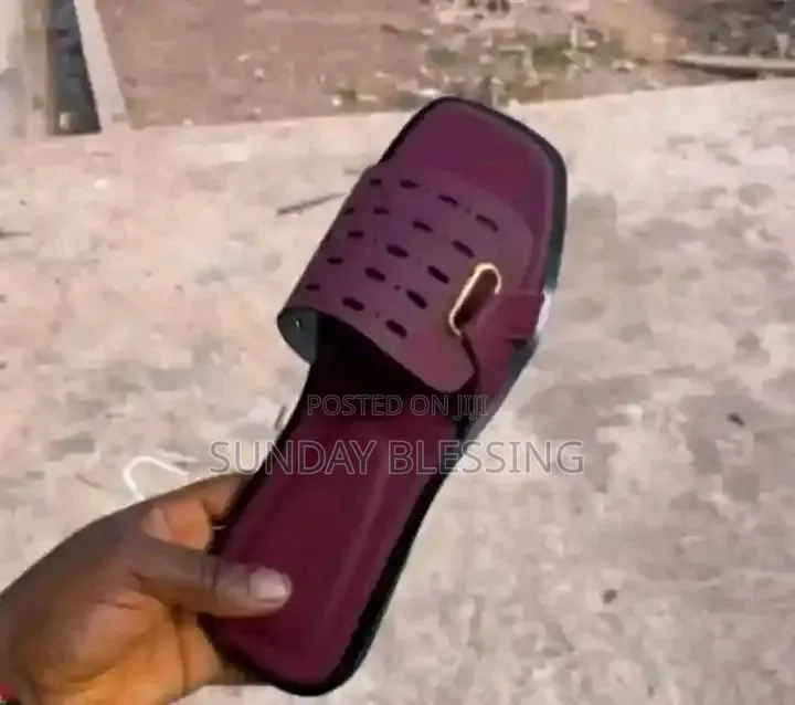 B Best Footwears