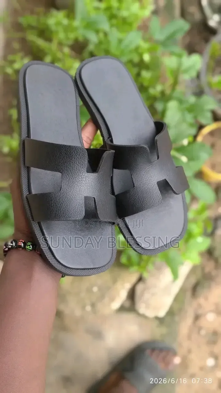 B Best Footwears