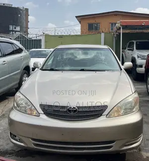 Toyota Camry LE 4dr Sedan (2.4L 4cyl 5M) 2003 Gold