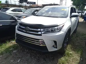 Toyota Highlander Limited 2019 White