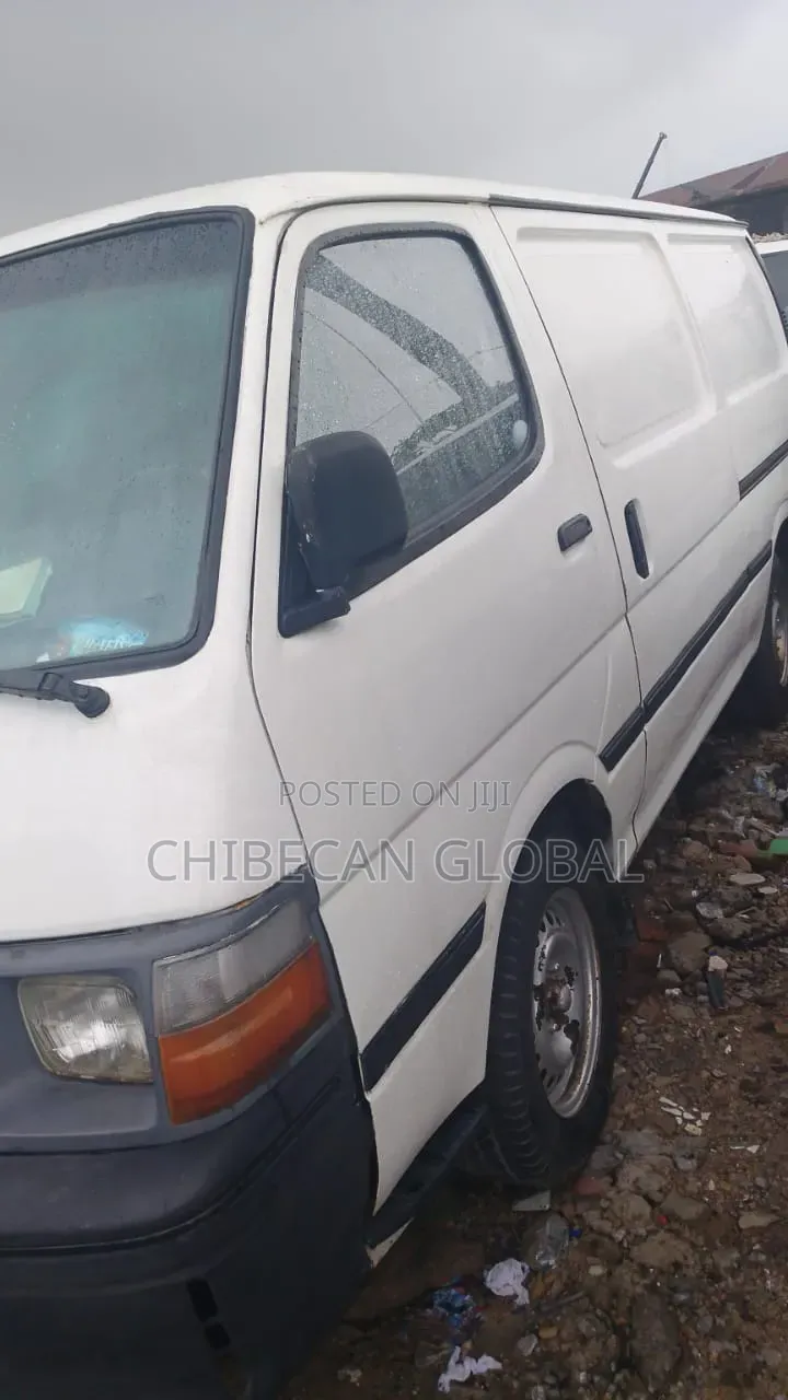 Toyota HiAce 1998 White