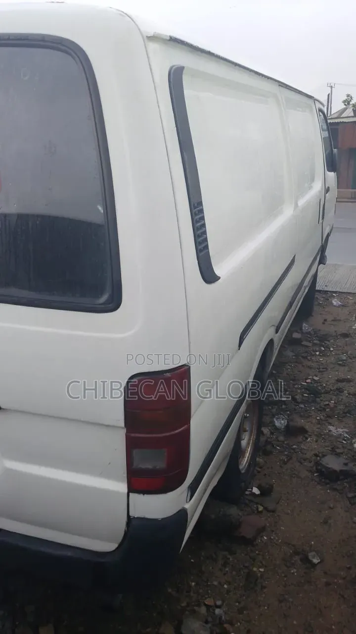Toyota HiAce 1998 White