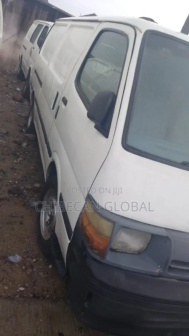 Toyota HiAce 1998 White