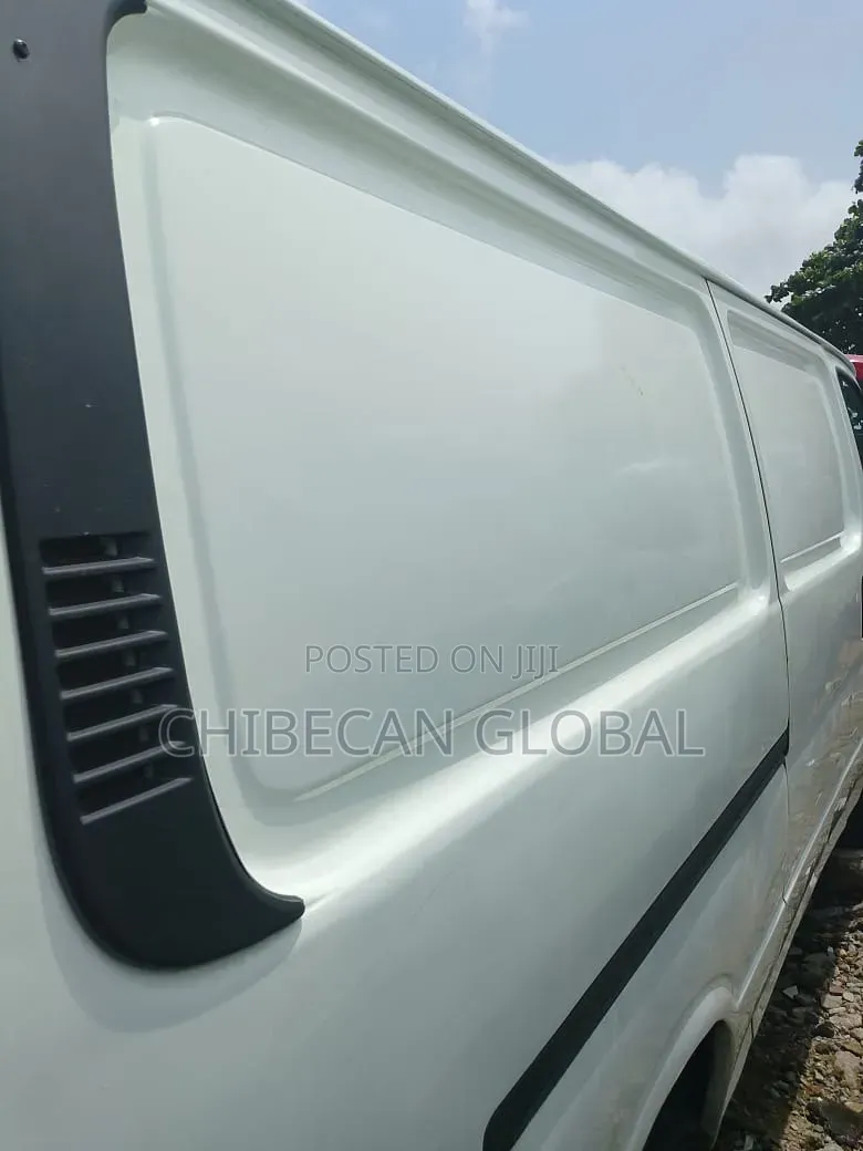 Toyota HiAce 1998 White