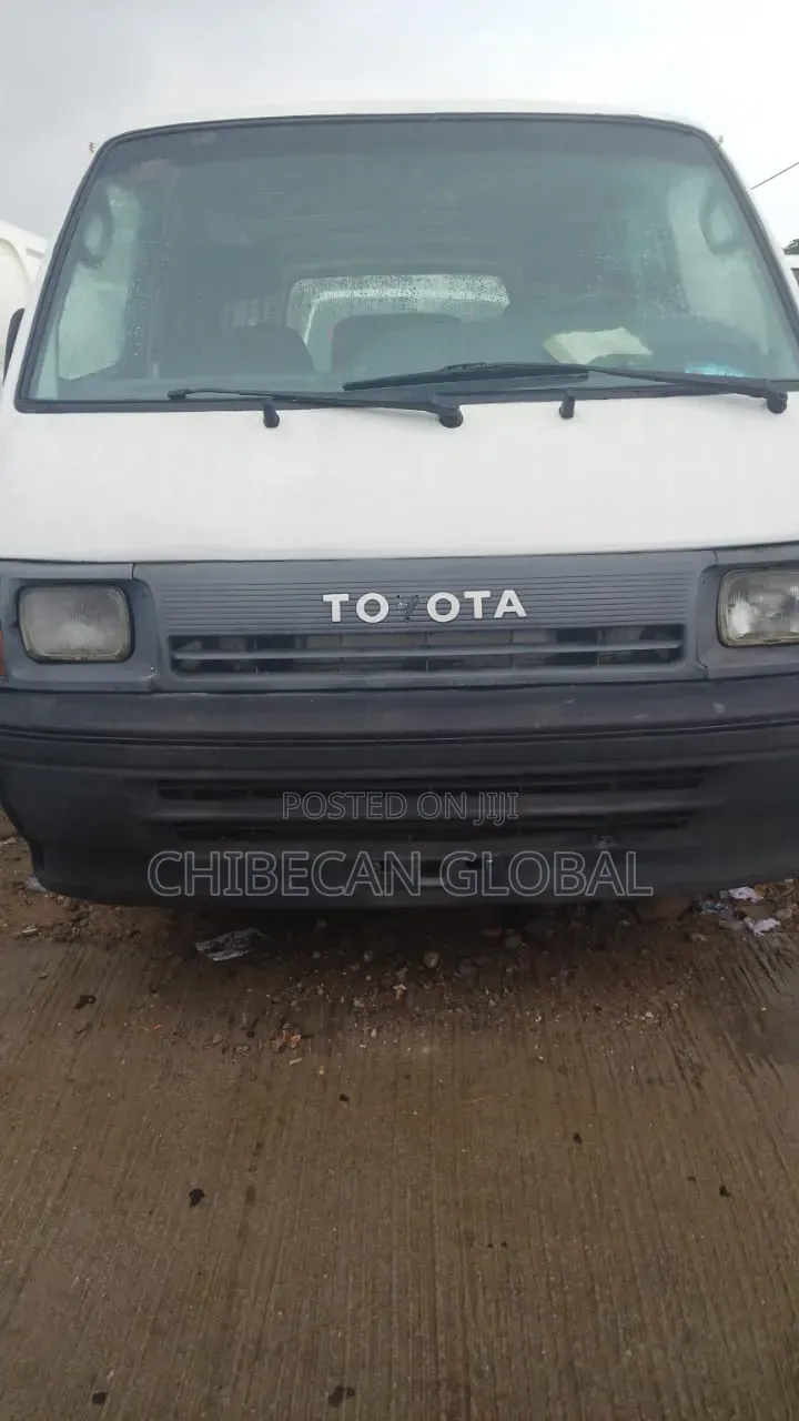 Toyota HiAce 1998 White