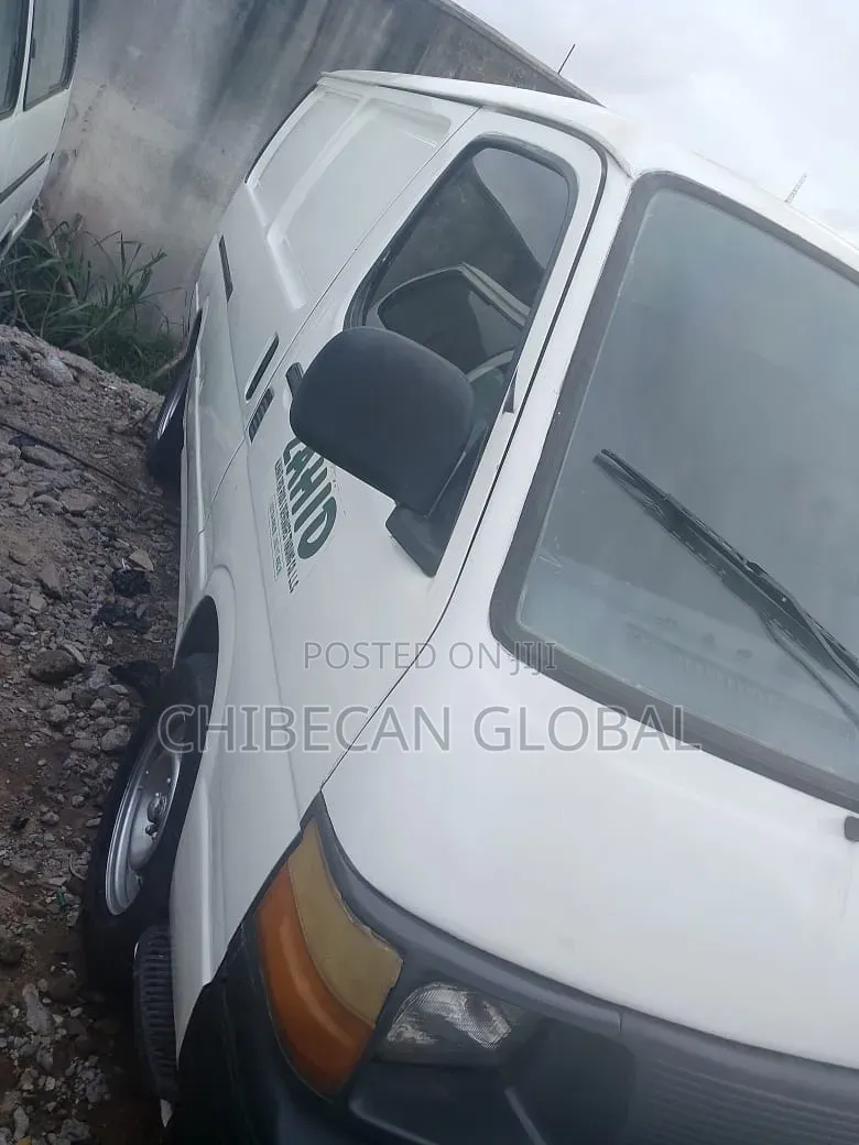 Toyota HiAce 1998 White