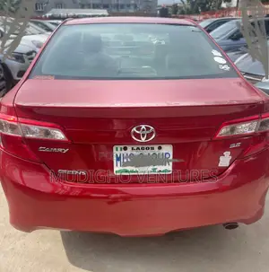 Toyota Camry SE 4dr Sedan (2.5L 4cyl 6A) 2013 Red